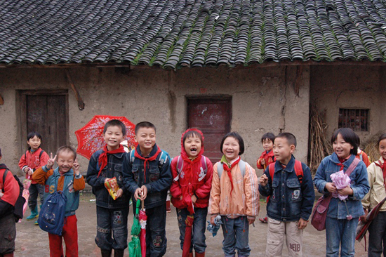 삼국지 취재 중에 만난 한중의 천진난만한 아이들. 이들이 중국의 미래다.