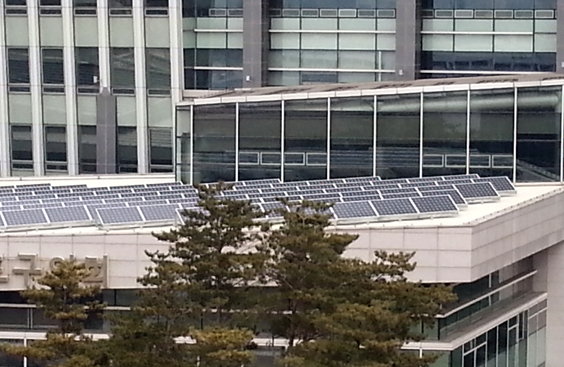 서울시 마포구청도 지난해 용량 35kW 태양광 설비를 추가 설치해 현재 가동중이다.