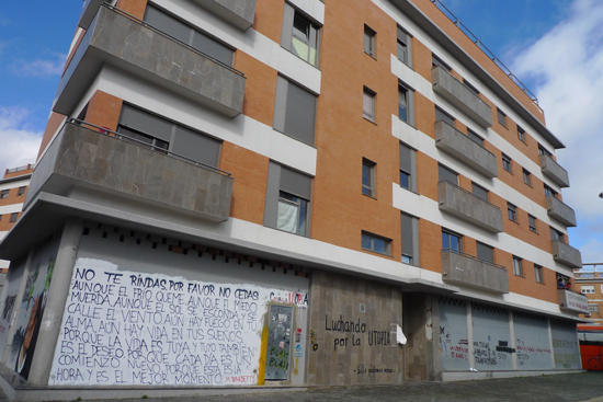 집을 잃은 사람들이 2년째 점거중인 스페인 세비야시의 한 건물. 점거한 이들은 이 단지의 이름을 '유토피아 공동체'라 지었다. 