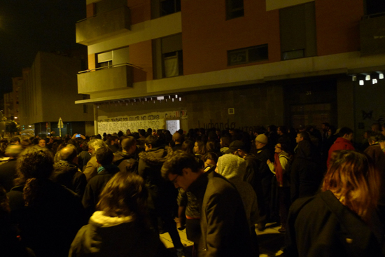 지난 15일, 자진 퇴거 만료일에 유토피아 단지 거주 주민들을 지지하기 위해 집회에 모인 사람들. 