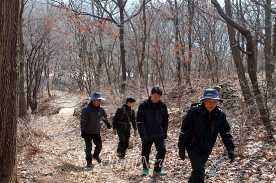 한북누리길을 함께 걸은 네 남자들. 포스가 멋지다. 