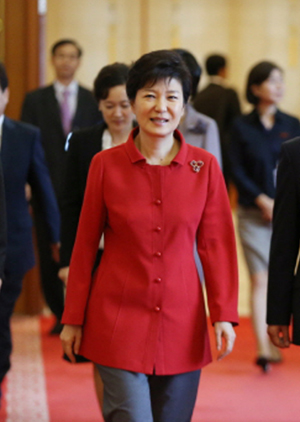 박근혜 대통령의 '투자활성화복'.