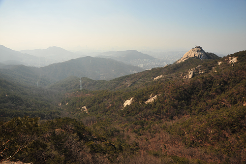  향로봉을 오르다가 바라본 족두리봉