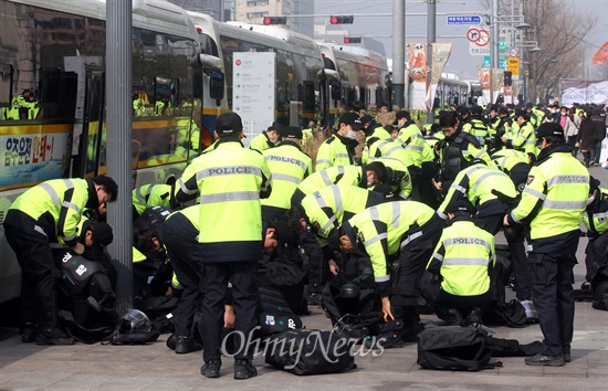  군대뿐 아니라 지방경찰청 의경부대 내에서도 집단적으로 이뤄지는 구타 및 가혹행위, 성추행 범죄가 심각한 것으로 드러났다.  (해당 사진은 기사 내용과는 관련 없음)