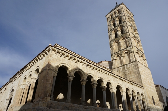 성에스테반 성당의 종루-로마네스크식 건물로 종루가 아름답고 규모가 거대해서 탑의 여왕이라 불림