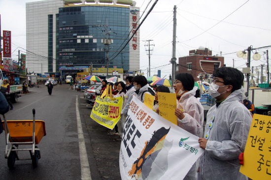 환경정의 활동가들과 영덕핵발전소유치백지화 투쟁위원회의 공동기자회견