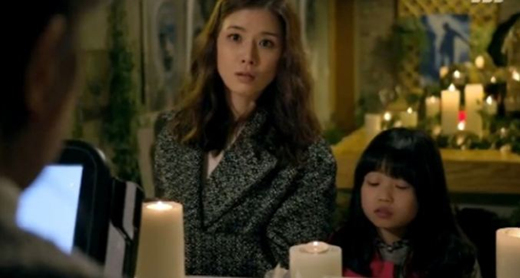'신의 선물' 김수현과 그의 딸 한샛별에게 닥칠 비극을 예고하는 한 장면이다. 