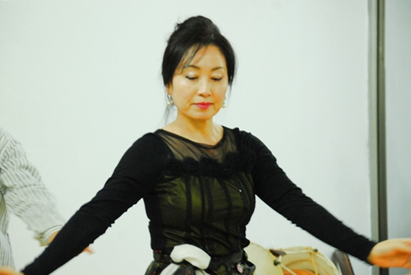 재인청 춤을 연습하고 있는 김애선