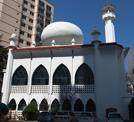 한국에서 두번째로 건립된 부산 금정구에 위치한 이슬람성원