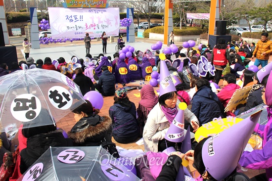  경남여성단체연합은 8일 오후 창원 성산아트홀 어울림마당에서 "세계여성의날, 26차 경남여성대회"를 열었다.