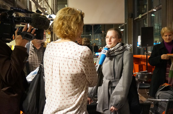 세미나가 끝난 이후 독일 공영 미디어 도이체벨레(Deutsche Welle)가 한 참가자와 인터뷰를 하고 있다.