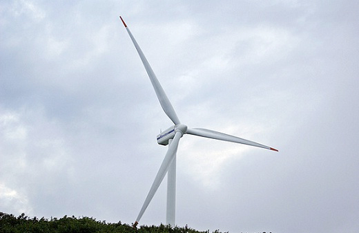 바람의 에너지를 전기 에너지로 바꿔주는 장치인 풍력발전기. 