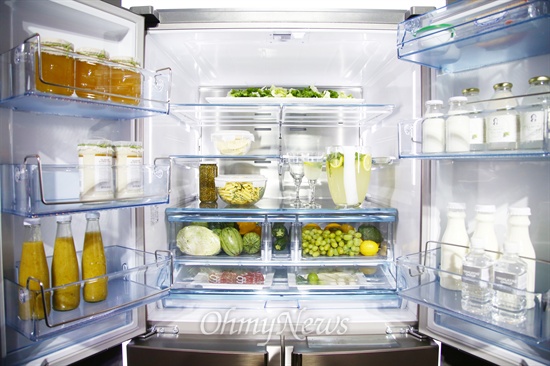 12일 서울 중구 신라호텔에서 삼성전자 냉장고 쉐프 콜렉션 미디데이에서 발표된 신제품 냉장고.
