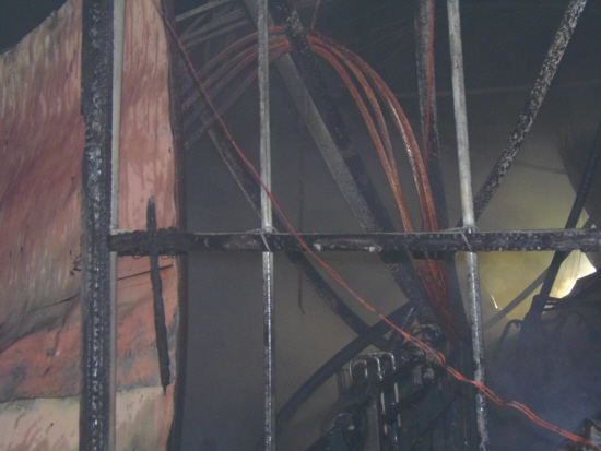 화재가 일어난 비닐하우스 내부 중 전기시설과 하우스 내부 온도를 제어하는 장치들이 있던 곳