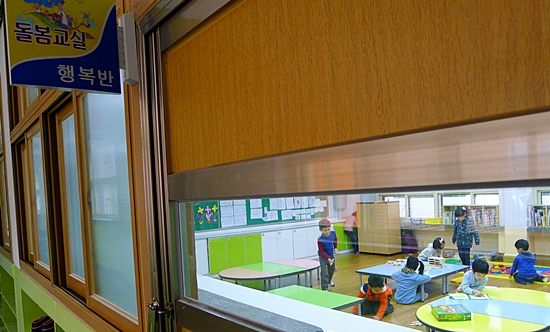 지방선거를 앞두고 졸속으로 추진되는 돌봄교실 사업에 불만의 목소리가 커지고 있다. 사진은 서울시내 한 초등학교의 돌봄교실(사진 속 돌봄교실은 기사의 내용과 관련이 없음).