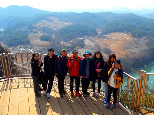 선돌: 선돌 전망대에 올라 한 컷.