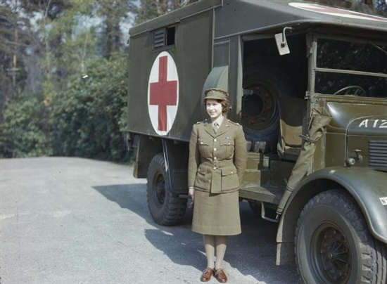 1945년 4월, 2차 세계대전 당시의 엘리자베스 여왕
