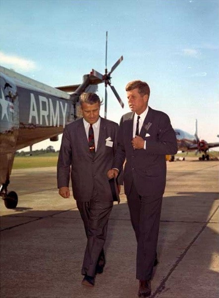  케네디 대통령과 함께 있는 베르너 폰 브라운.