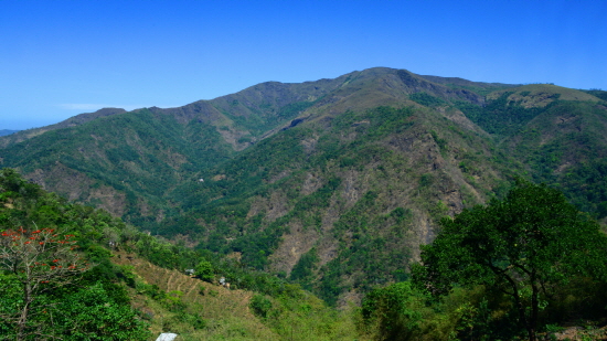  해발 2000m 서고츠 산맥을 넘어가며