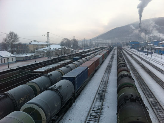 철길 위에 세워진 시베리아 횡단열차