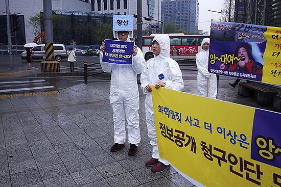 지난 3일, 보신각에서 화학물질 정보공개 청구운동을 골자로 한 화학물질사고 더 이상은 앙대여 캠페인을 진행하였다.