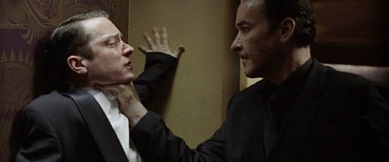  일라이저 우드와 존 쿠삭이라는 두 매력적인 배우의 앙상블을 영화 속에서 볼 수 있다.