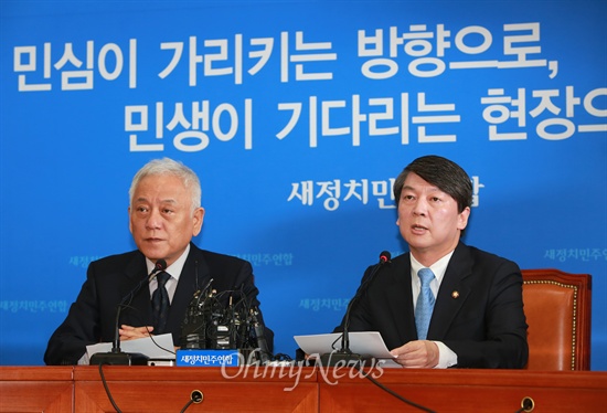 새정치민주연합이 '여론조사+권리당원 투표'를 통해 6.4지방선거에서 정당공천을 하기로 결정한 가운데, 10일 오후 김한길, 안철수 공동대표가 국회에서 입장을 밝히고 있다.