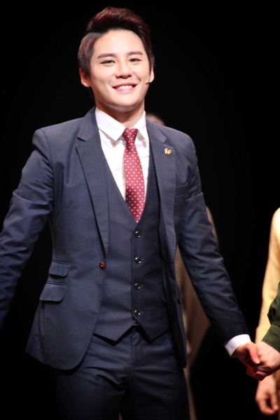  지난 2월 뮤지컬 <디셈버> 대구 공연 당시 JYJ 김준수가 일본군 '위안부' 피해자들을 위한 나비뱃지를 착용, 화제를 모았다.