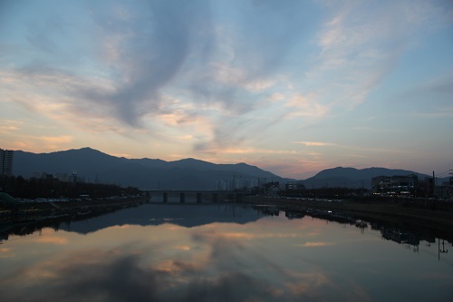 약산 김원봉이 어린 시절을 보낸 밀양 남천강변