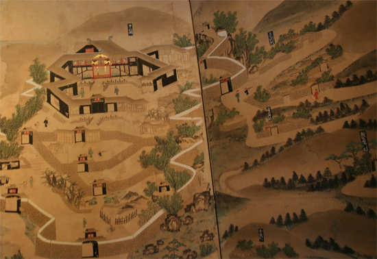 난덴에 남은 미술 공예품 중에는 슈리성의 과거 모습을 보여주는 병풍이 있다.
