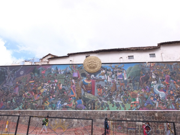 쿠스코 곳곳에는 잉카제국 당시의 모습을 그린 벽화들이 많이 남아있다.