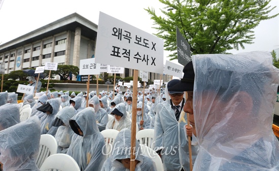  집회가 진행되는 동안 신도들은 특별한 움직임 없이 사회자의 지시에 따르거나 조용히 고개를 숙이고 있었다. 옆사람과 이야기를 나누는 참석자들도 찾아보기 어려웠다.