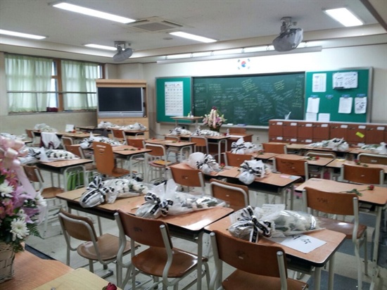 '세월호 침몰 사고'를 당한 안산 단원고 2학년 3반 교실 모습