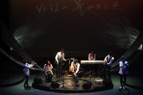 김광석의 노래 이야기가 담긴 바람이 불어오는 곳 시즌 2 공연 모습.