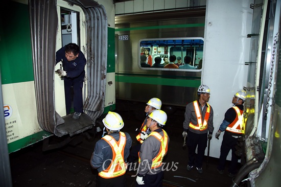 2일 오후 서울 지하철 2호선 상왕십리역에서 잠실방향으로 향하던 열차가 멈춰있던 열차를 들이받는 사고가 발생했다.