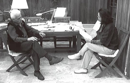 2002년 3월 7일 철학자 데리다와 김순기 작가가 파리근교 리조랑지(Ris Orangis)에 있는 데리다 자택에서 대담하는 모습이다. 45분. 2002년 광주비엔날레에서 영상작품으로 소개되었다