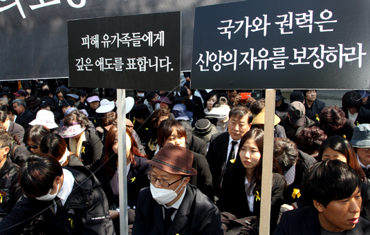기독교복음침례회 신자들은 6일 인천지검을 항의 방문해 종교 탄압을 중단하라고 주장했다. 