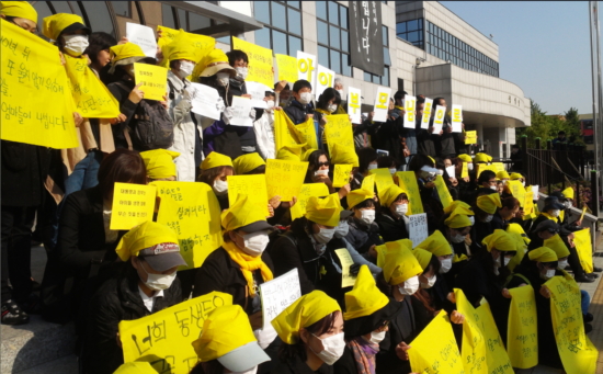 집회 참여자들은 안산 올림픽 문화공원에서 실종된 아이들이 하루빨리 가족의 품으로 돌아가기를 기원했다. ⓒ 조한빛