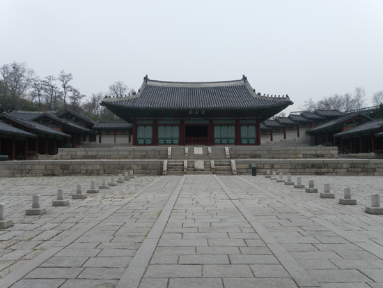 경희궁의 중심 건물인 숭정전. 공식적인 의례가 거행되던 곳이다.