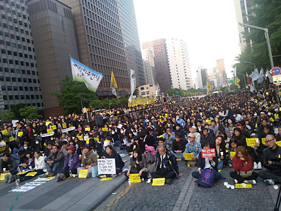 5월 3일, 청계광장에 모인 5000여 시민들