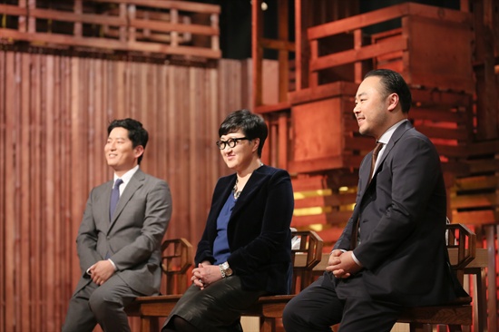  올리브 TV <마스터 셰프 코리아3>의 녹화 현장 모습. 왼쪽부터 강레오, 노희영, 김훈이 심사위원.