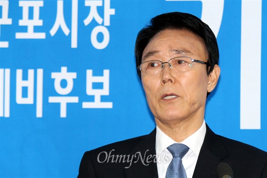 5월 8일, 김윤주 군포시장이 4선 출마를 공식 선언하는 기자회견을 하고 있다.