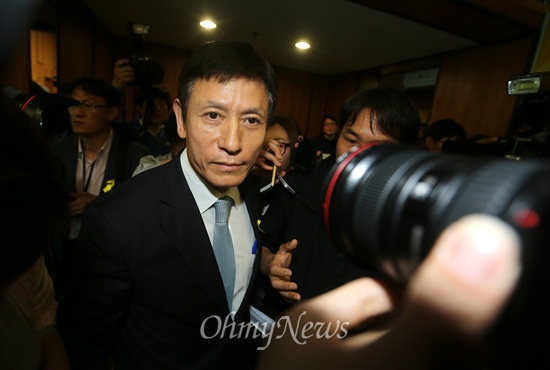 김시곤 KBS보도국장은 9일 기자회견에서 "혼신의 힘을 기울였으나 보도국의 독립성을 지키지 못한 것에 대해 책임을 지고 사퇴한다"고 밝혔다.
