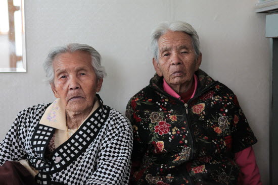 박종성, 박종시 자매. 98세, 91세의 두 분은 한 마을로 시집와서 평생을 이웃으로 살았습니다. 