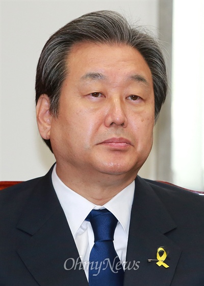 6.4지방선거를 20일 앞둔 5월 15일 오전 국회에서 열린 새누리당 제1차 중앙선거대책위원회 회의에 김무성 공동선대위원장이 참석하고 있다. 
