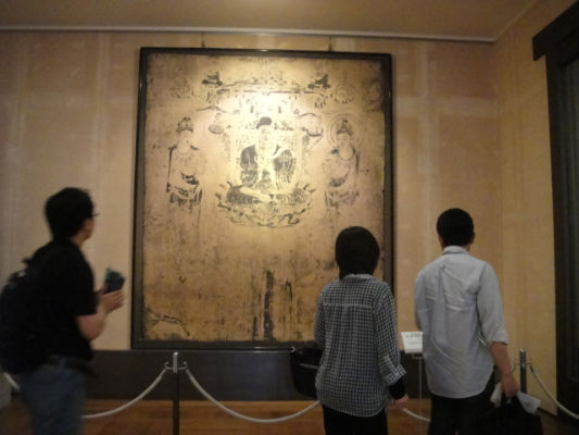 　　담징이 그린 금당벽화를 모사하여 놓은 그림입니다. 호류지절에 있는 백제관음당 박물관에 전시되어 있습니다.