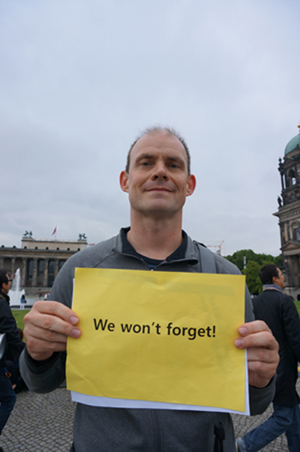 시위에 참여한 독일인 빈프리드푸힌거씨(Winfried Puchinger)