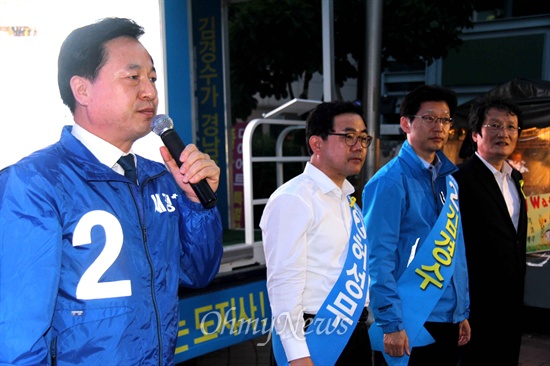 김두관 전 경남지사는 22일 저녁 창원 한서병원 앞 공터에서 열린 새정치민주연합 김경수 경남지사 후보와 허성무 창원시장 후보의 합동유세에 참석해 연설했다.