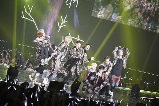 아이돌 그룹 엑소(EXO)가 5월 23일부터 25일까지 서울 송파구 방이동 올림픽공원 체조경기장에서 첫 단독 콘서트 <엑소 프럼. 엑소플래닛 #1 - 더 로스트 플래닛>(EXO from Exoplanet #1 -The Lost Planet)을 열었다.
