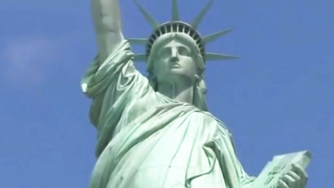 최근 급격한 기후 변화로 뉴욕의 상징인 자유의 여신상이 사라질 수도 있다는 보고서가 발표됐다.